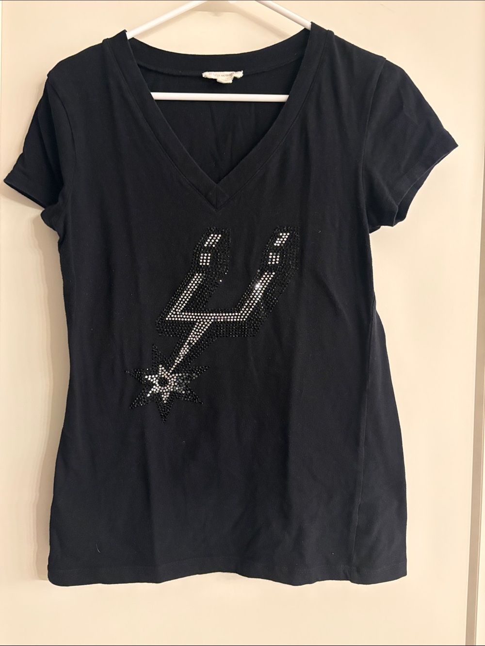 Zenana Outfitters Spurs Black V-Neck Short Sleeve Tee with Sequin Graphic size L